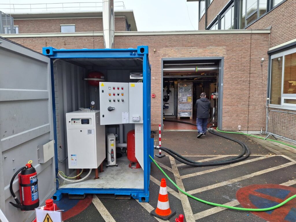 Warmwaterboiler huren bij Andrews Sykes: tijdelijke ketel voor woonzorginstellingen en andere gebouwen.